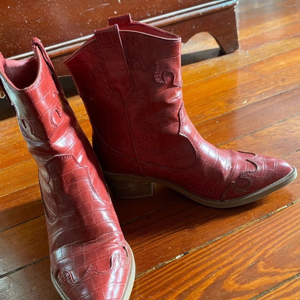 MIA Burgundy Croc-Embossed Heeled Boots
